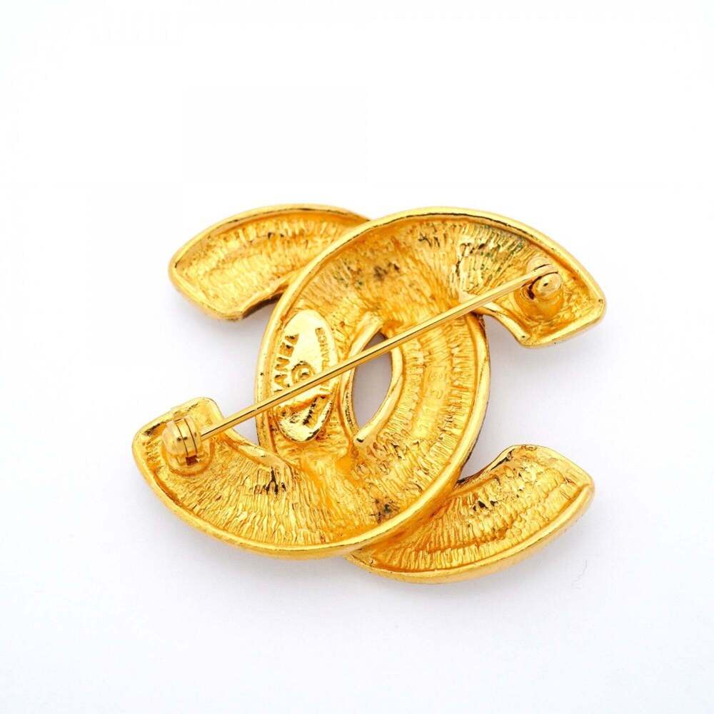 CHANEL Gold Logo Brooch - Picture 5 of 7